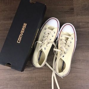 NIB! Off white converse.